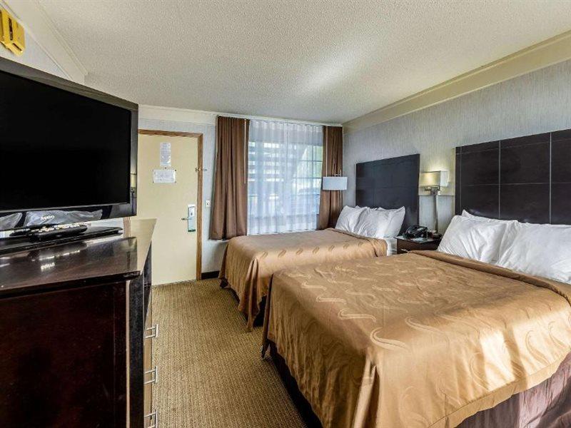 סיינט איגנס Quality Inn Lakefront מראה חיצוני תמונה