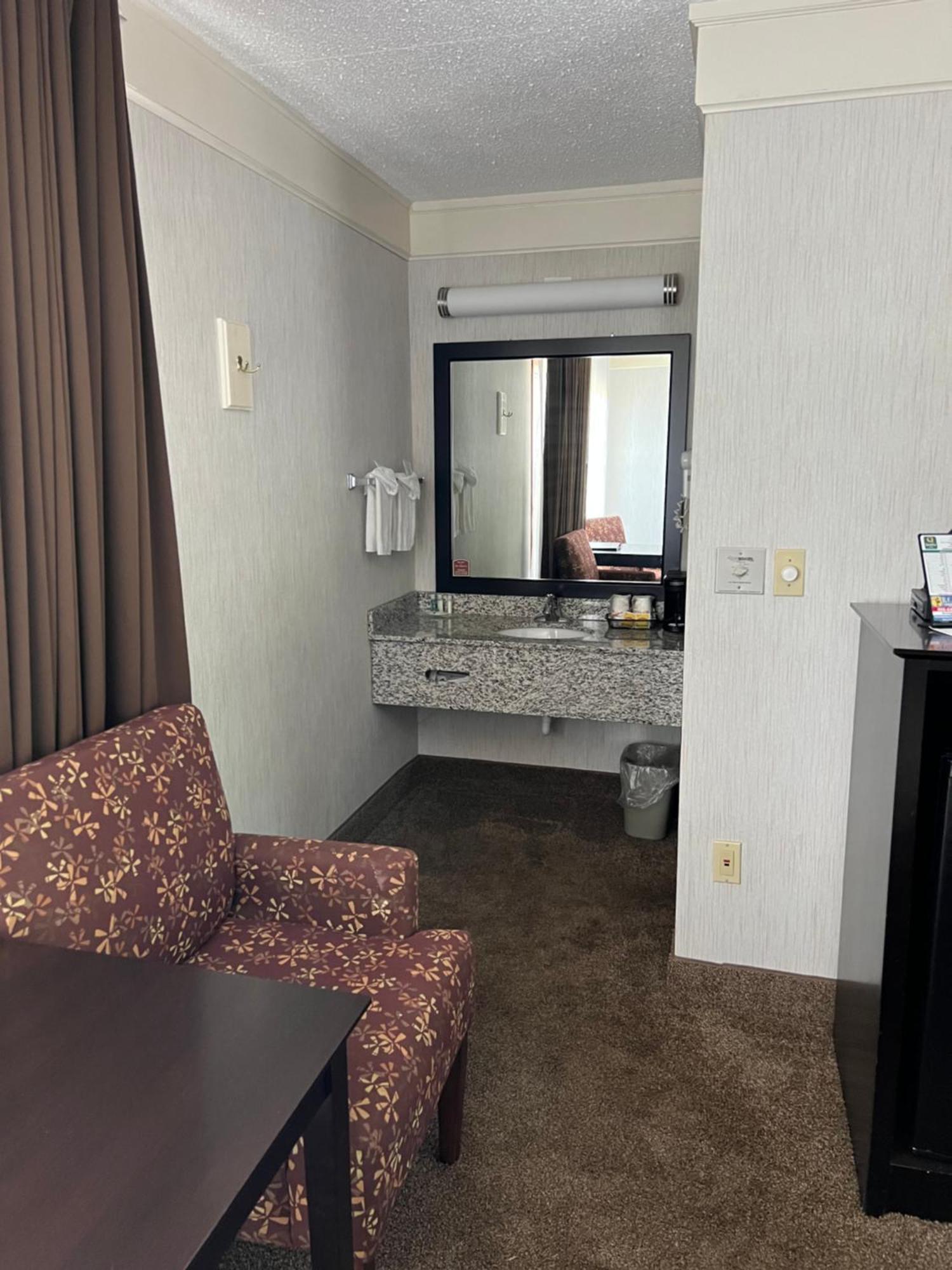 סיינט איגנס Quality Inn Lakefront מראה חיצוני תמונה