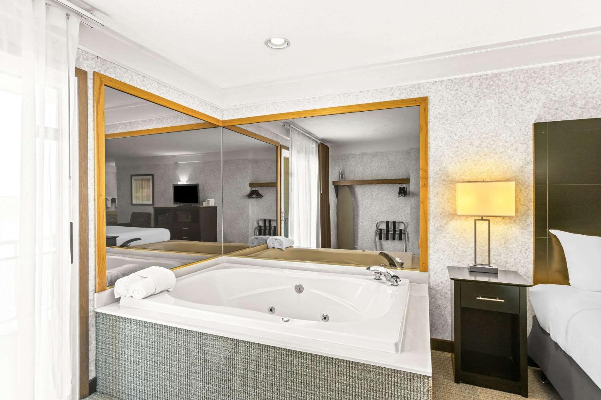 סיינט איגנס Quality Inn Lakefront מראה חיצוני תמונה